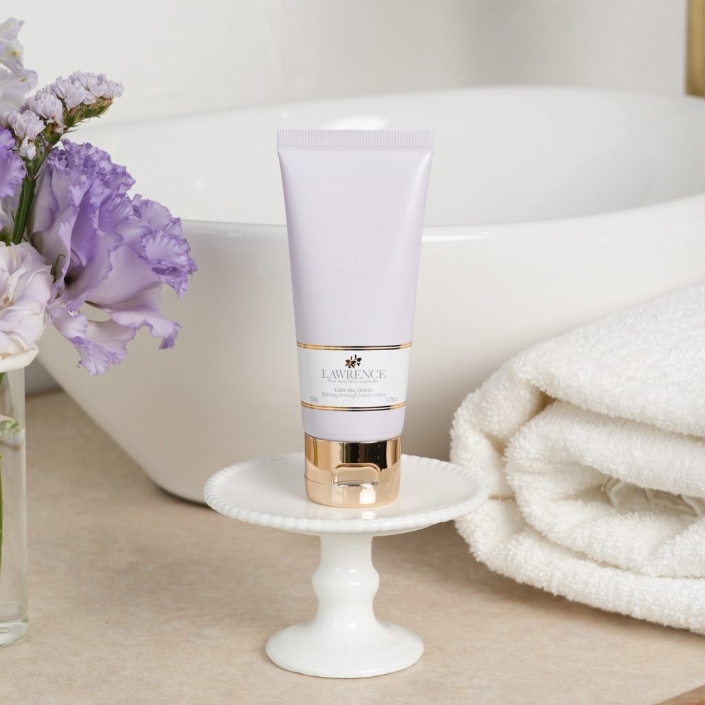 シャイニングスルーハンドクリーム　オリジナルハンカチギフト　リアンマシェリ(ハンドクリーム50g / オリジナルハンカチ1枚)